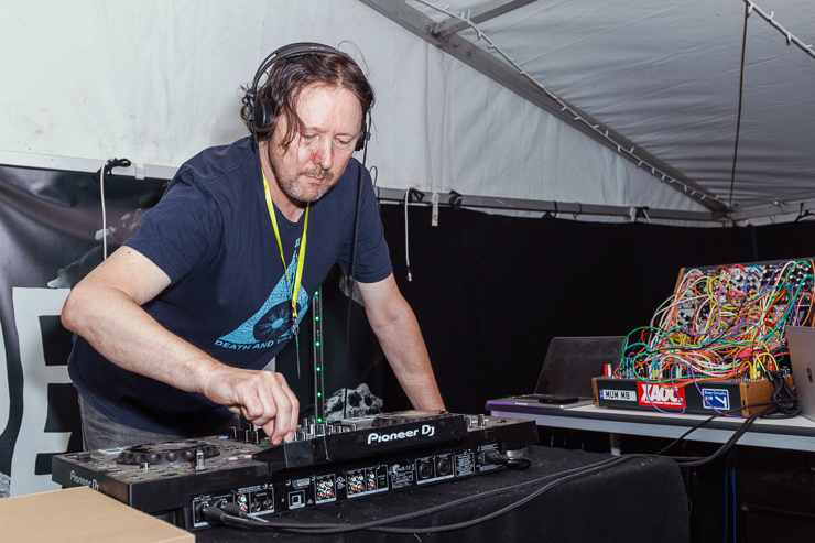 DJ