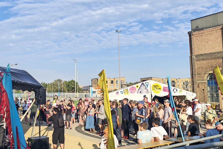 crowd at The Sidings